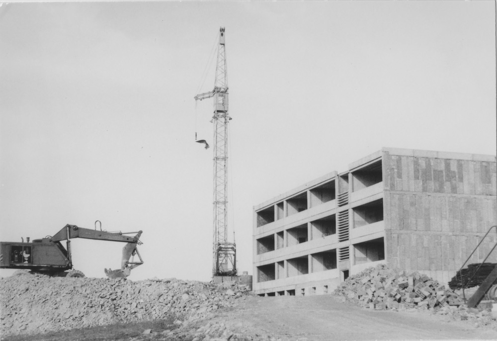 images/historischesSchulhaus/DDR-Zeit/sc0207%20Ho%20Chi%20Minh%20Bau%20Kopie.jpg#joomlaImage://local-images/historischesSchulhaus/DDR-Zeit/sc0207 Ho Chi Minh Bau Kopie.jpg?width=1000&height=686