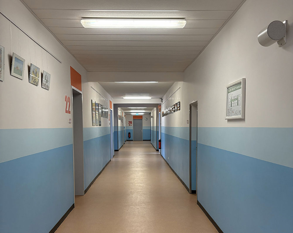 images/klassenzimmer/20erGang.jpg#joomlaImage://local-images/klassenzimmer/20erGang.jpg?width=1000&height=796