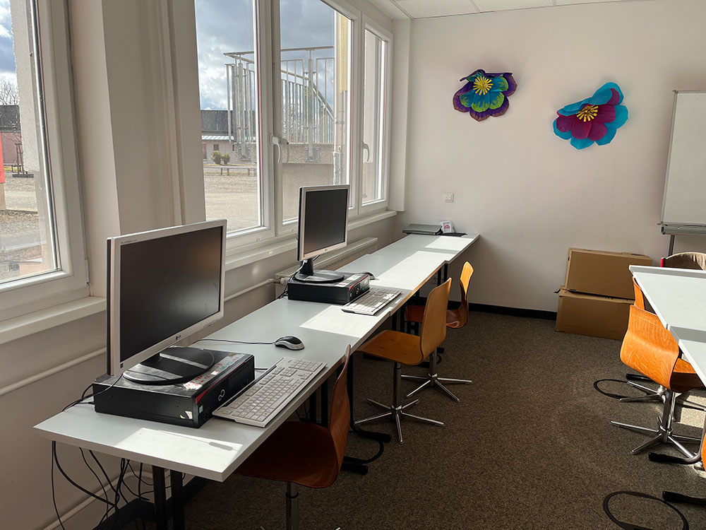 images/klassenzimmer/Kreativraum3.jpg#joomlaImage://local-images/klassenzimmer/Kreativraum3.jpg?width=1000&height=750